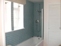2 The Old Mermaid Living Bath